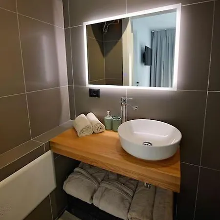 The House Of Flowers Apartment Shkoder